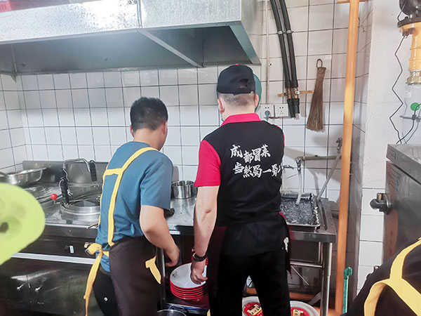 5月12日 成都孵化園蜀一蜀二冒菜店試營(yíng)業(yè)